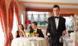 深圳服务员爆料新闻视频,揭露餐厅行业惊人内幕