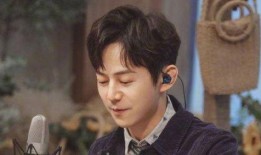 何炅爆料化妆视频,揭秘明星日常护肤秘诀