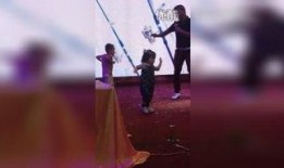 爆料跳舞唱歌的是谁啊视频,网络热传跳舞唱歌视频引热议